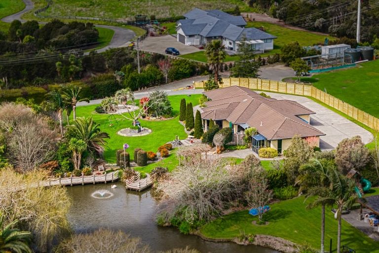 Photo of property in 41 Whangaparaoa Road, Red Beach, 0932