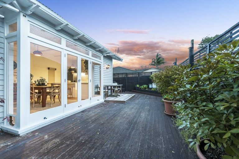 Photo of property in 13 Elcoat Avenue, Henderson, Auckland, 0612