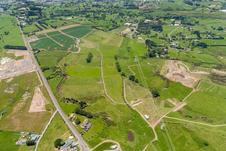 Photo of property in 338 Burtt Road, Runciman, Drury, 2578