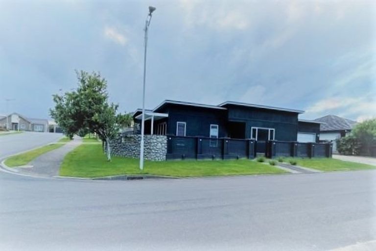 Photo of property in 1 Fender Close, Pyes Pa, Tauranga, 3112