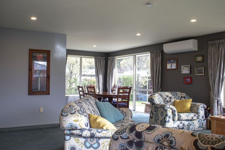 Photo of property in 8 Wendy Place, Heathcote Valley, Christchurch, 8022