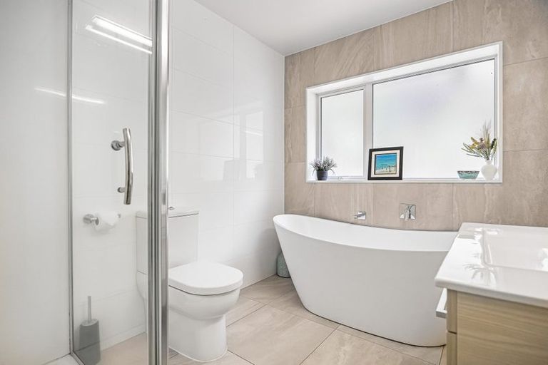 Photo of property in 15 Somerset Place, Stanmore Bay, Whangaparaoa, 0932