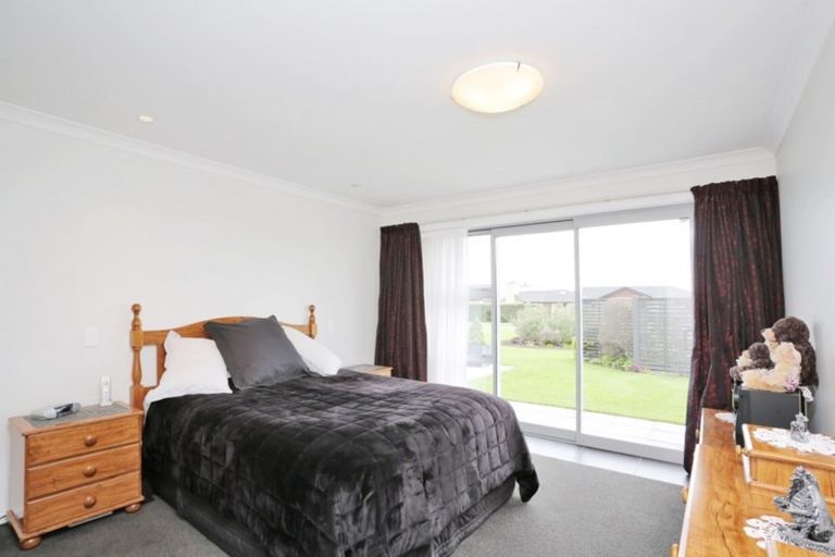 Photo of property in 17 Sunrise Drive, Seaward Bush, Invercargill, 9812
