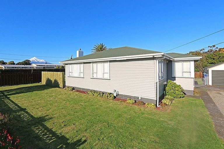 Photo of property in 33 Longfellow Road, Opunake, 4616