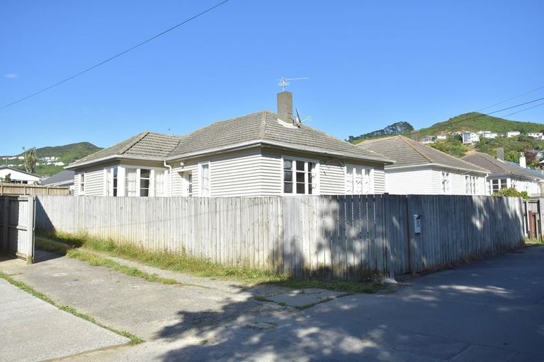 Photo of property in 79 Broderick Road, Johnsonville, Wellington, 6037