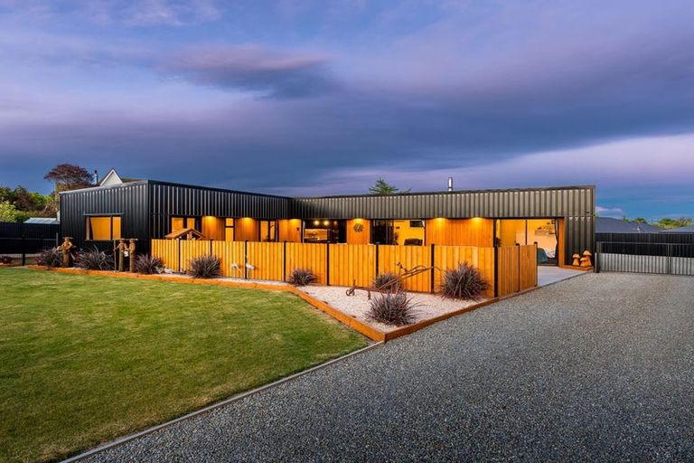 Photo of property in 8 Eric Batchelor Place, Waimate, 7924
