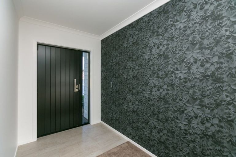 Photo of property in 3f Honeyfield Drive, Whalers Gate, New Plymouth, 4310