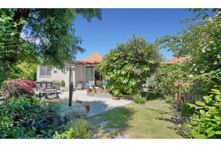 Photo of property in 2/9 Larkhill Place, Russley, Christchurch, 8042