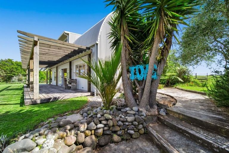 Photo of property in 812 Carrington Road, Hurworth, New Plymouth, 4371