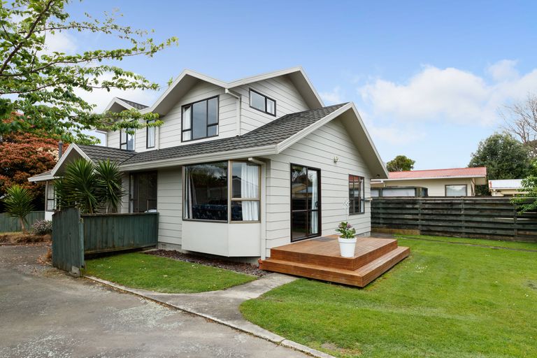 Photo of property in 19 Haast Place, Awapuni, Palmerston North, 4412