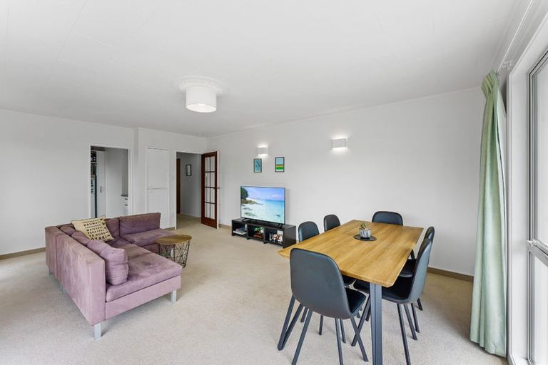 Photo of property in 17 Rewarewa Crescent, Waikanae, 5036