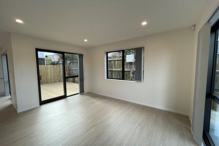 Photo of property in 3a De Quincey Terrace, Highland Park, Auckland, 2010