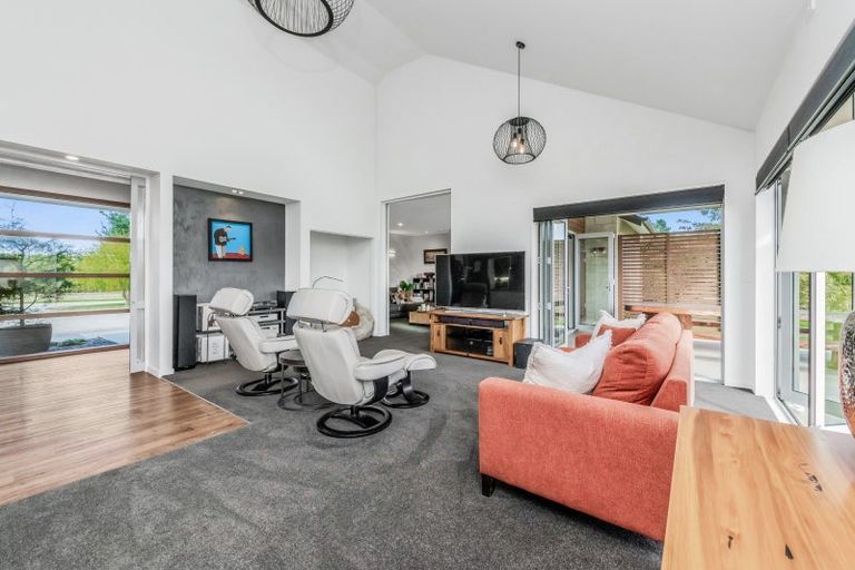 Photo of property in 39 Thorndon Close, Kirwee, Darfield, 7571