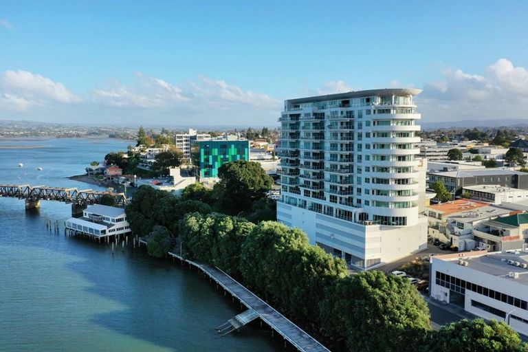 Photo of property in 12/72a Devonport Road, Tauranga, 3110