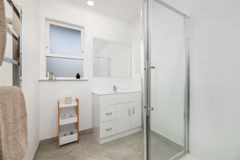 Photo of property in 8 Spence Road, Henderson, Auckland, 0612