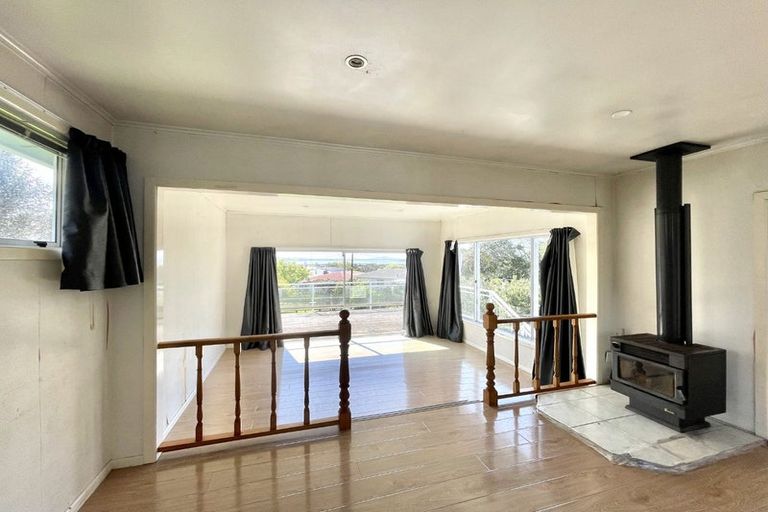 Photo of property in 1 Taha Road, Te Atatu South, Auckland, 0610