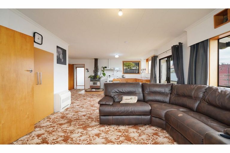 Photo of property in 220 Marine Parade, Bluff, 9814