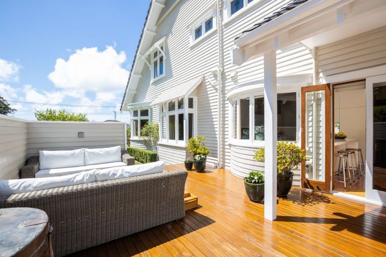 Photo of property in 83 Brougham Street, New Plymouth, 4310