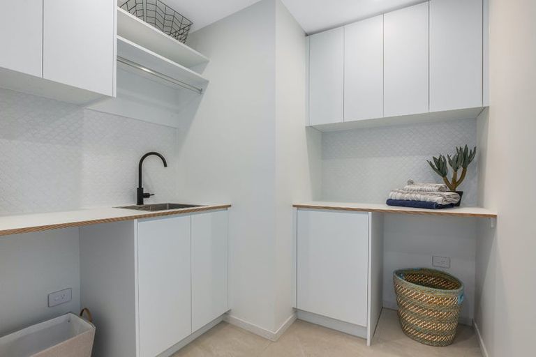 Photo of property in 11 Lauderdale Road, Papakowhai, Porirua, 5024