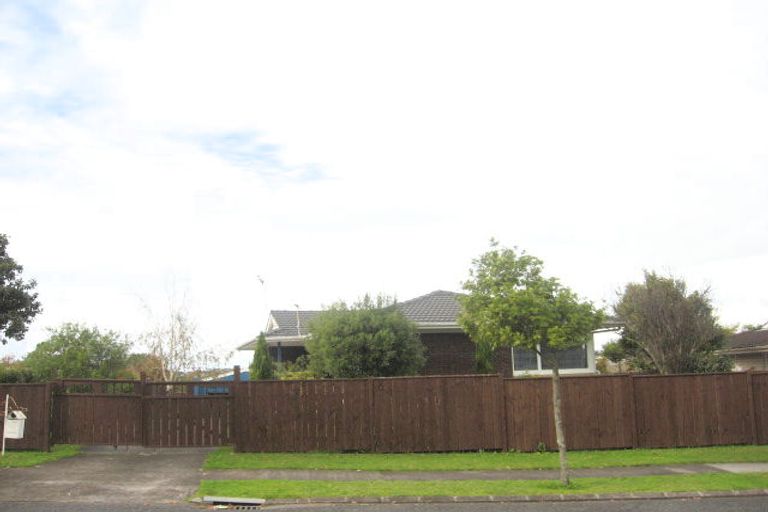 Photo of property in 16 Harford Place, Pakuranga Heights, Auckland, 2010