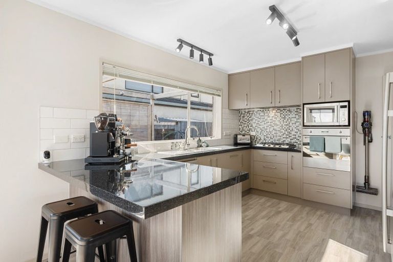 Photo of property in 32b Takutai Avenue, Bucklands Beach, Auckland, 2012