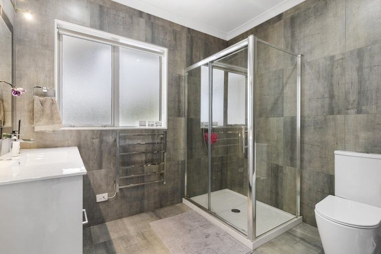 Photo of property in 17 Chilton Place, Howick, Auckland, 2014