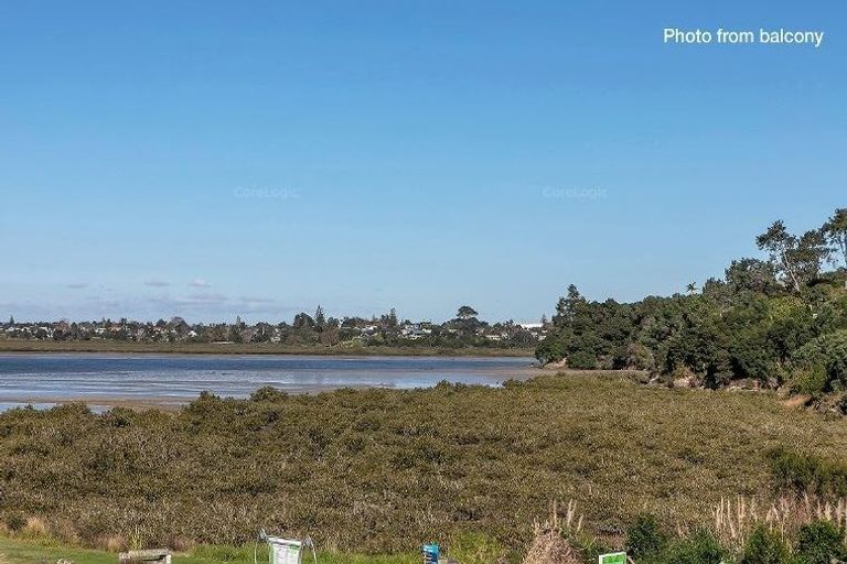 Photo of property in 11k Clearwater Cove, West Harbour, Auckland, 0618