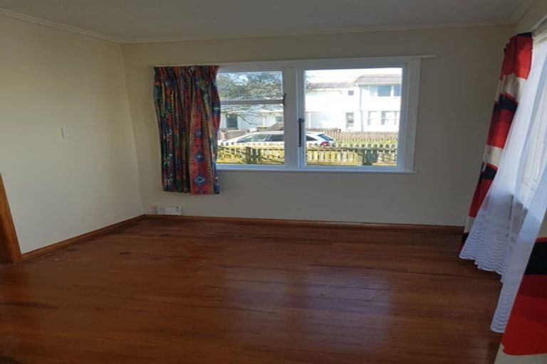 Photo of property in 5-7 Hazard Grove, Cannons Creek, Porirua, 5024