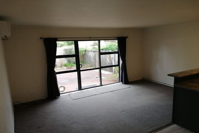 Photo of property in 3/15 Harbour View Road, Te Atatu Peninsula, Auckland, 0610