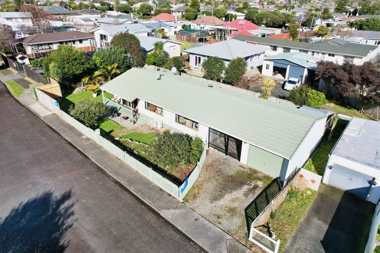Photo of property in 27 Charles Street, Levin, 5510