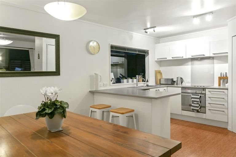 Photo of property in 1/55 Greenvalley Rise, Glenfield, Auckland, 0629