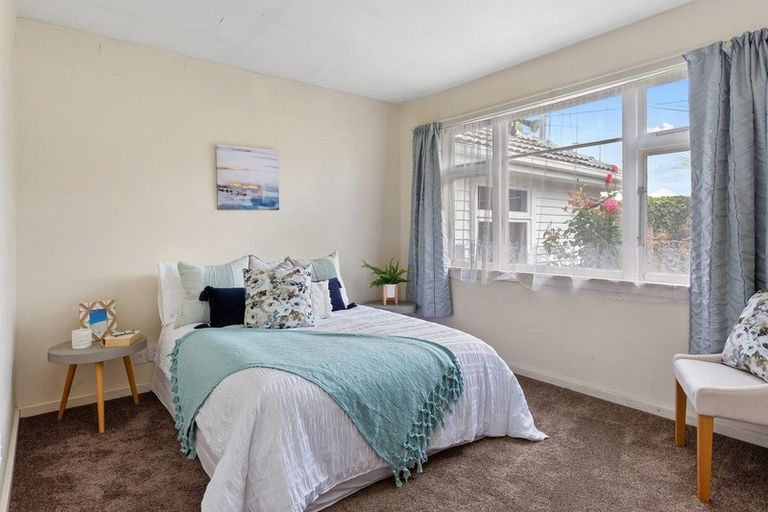 Photo of property in 1/180 Avonhead Road, Avonhead, Christchurch, 8042