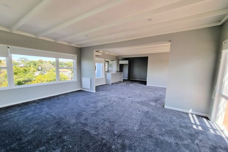 Photo of property in 92 Browns Bay Road, Rothesay Bay, Auckland, 0630