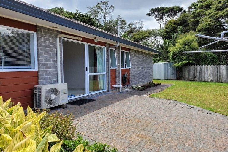 Photo of property in 14 Lanier Place, Glendene, Auckland, 0602