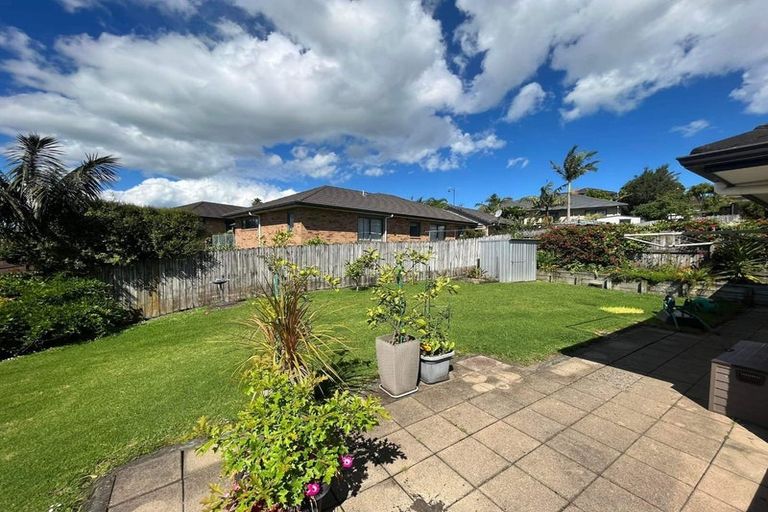 Photo of property in 19 Lake Panorama Drive, Henderson, Auckland, 0612