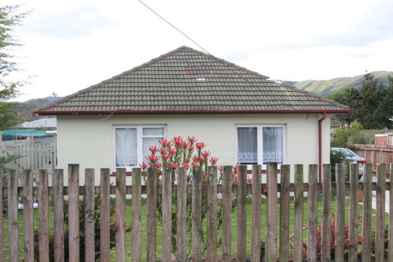 Photo of property in 46 Wainuiomata Road, Wainuiomata, Lower Hutt, 5014