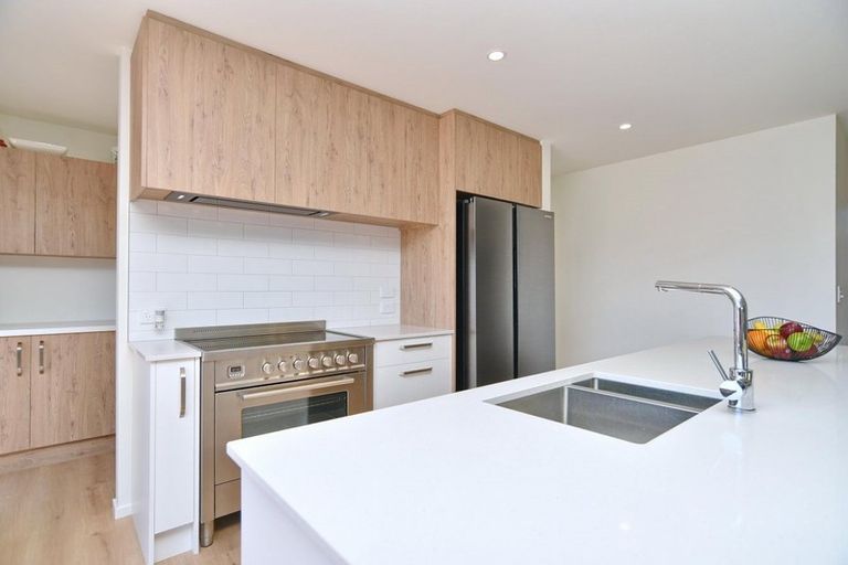 Photo of property in 17 Angus Place, Rangiora, 7400