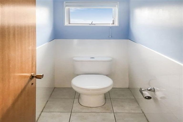 Photo of property in 21 Lavery Place, Sunnynook, Auckland, 0632