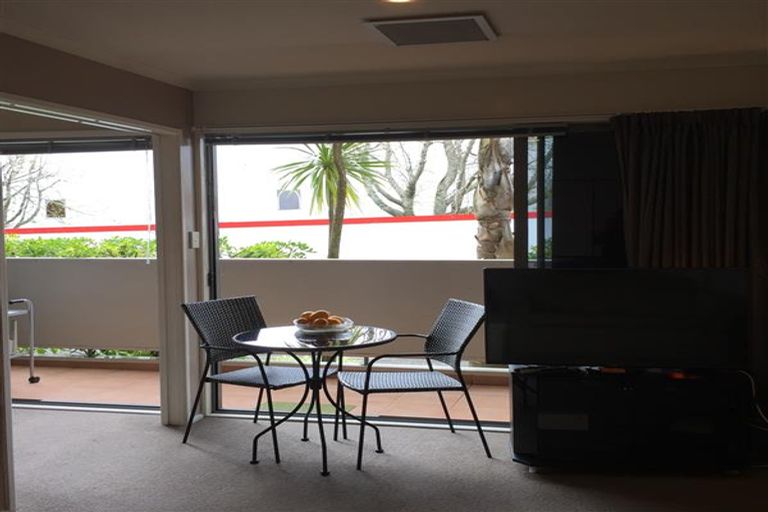 Photo of property in 4e/30 Westward Ho, Glen Eden, Auckland, 0602