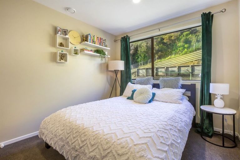 Photo of property in 76 Omapere Street, Whitby, Porirua, 5024