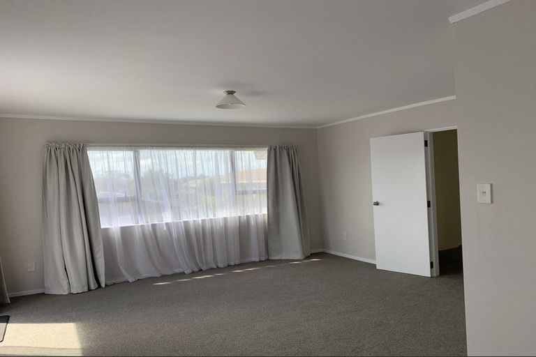 Photo of property in 10 Meynell Court, Glen Eden, Auckland, 0602