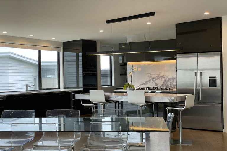 Photo of property in 4c Beach Road, Castor Bay, Auckland, 0620