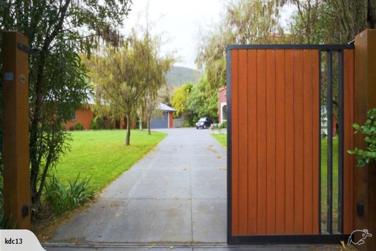 Photo of property in 10 Deavoll Place, Heathcote Valley, Christchurch, 8022