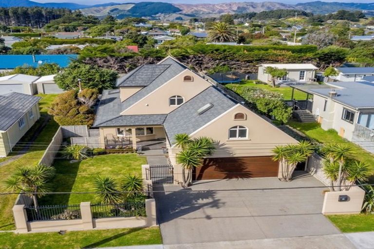 Photo of property in 22 Tutere Street, Waikanae Beach, Waikanae, 5036