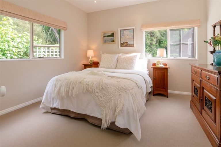 Photo of property in 50 Manu Grove, Waikanae, 5036