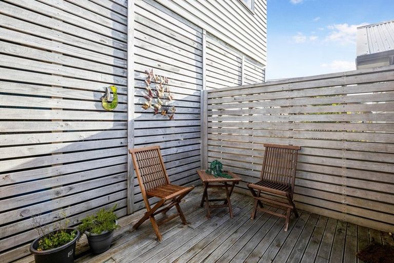 Photo of property in 59 Glanmire Road, Newlands, Wellington, 6037