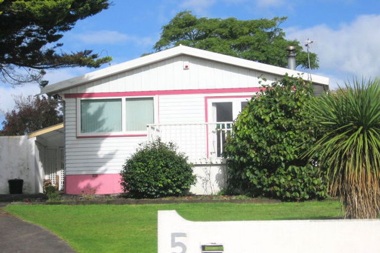 Photo of property in 5 Lendic Avenue, Henderson, Auckland, 0612