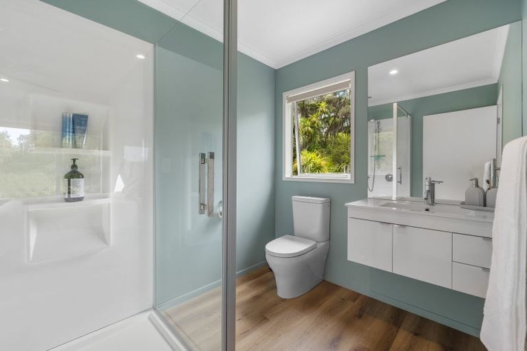 Photo of property in 18 Steam Hauler Track, Waitakere, Henderson, 0782