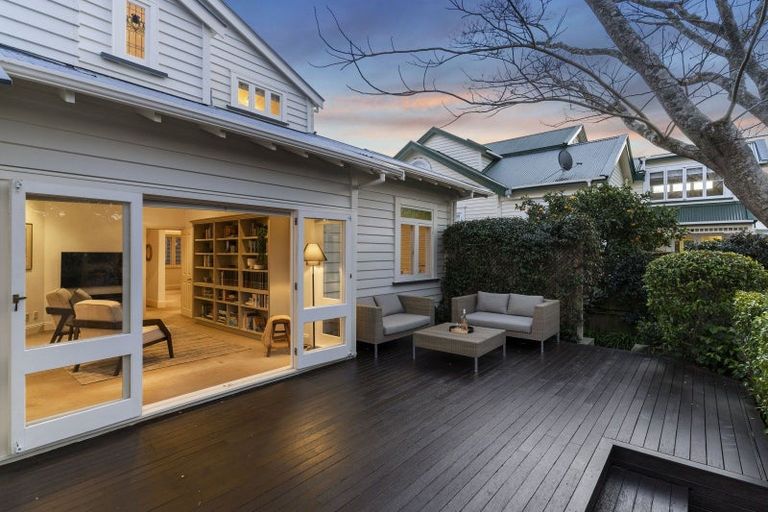 Photo of property in 5 Clarence Road, Northcote Point, Auckland, 0627