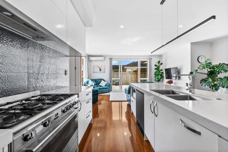 Photo of property in 1 Aporo Drive, Kumeu, 0810